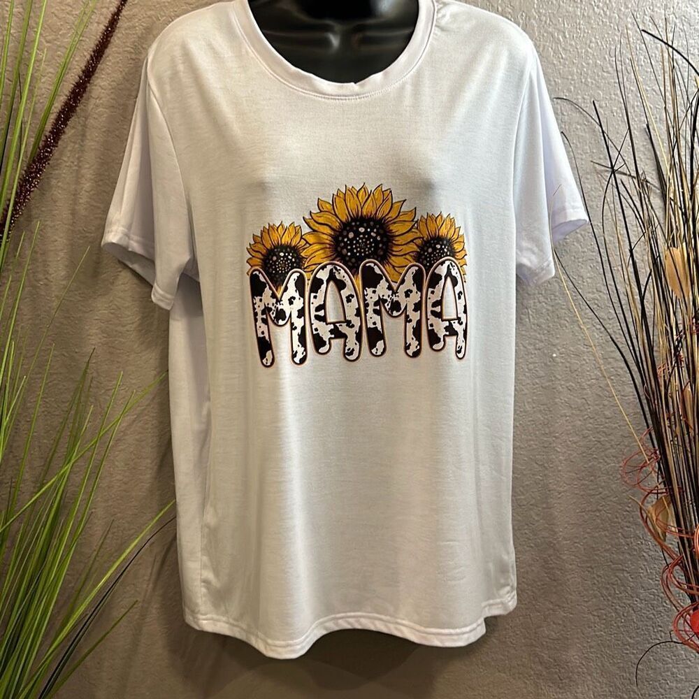 #462 Boutique, mama white T-shirt, size large